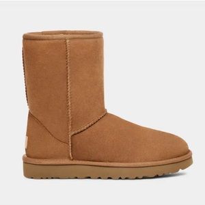 UGG Women’s Classic Short II Chestnut Size US 9 NWT